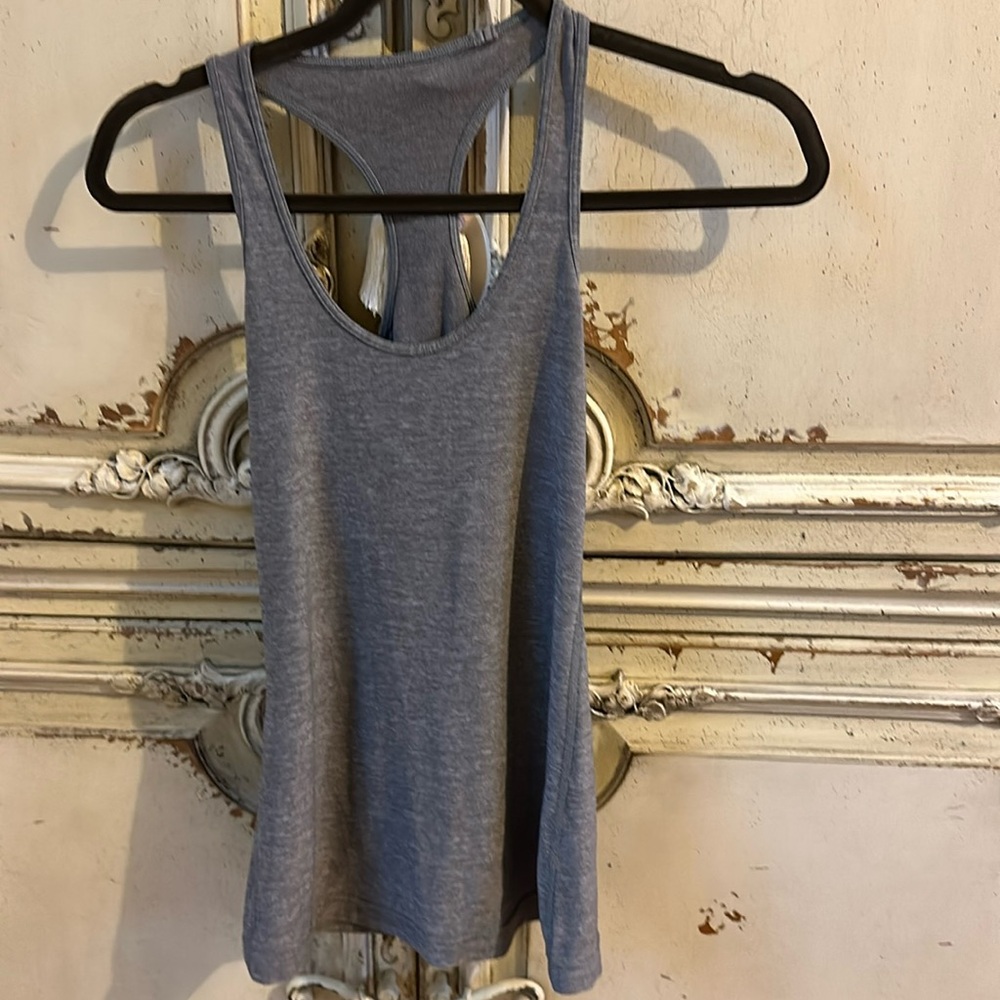 Lululemon. Like new tank top. Grey